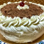 Bolo de Chocolate com Chantilly Simples