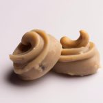 Cajuzinho fit com pasta de amendoim