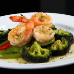 Camarão com Legumes Salteados