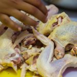 Coxa de frango assada com batatas