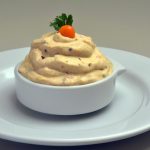 Patê de frango com cenoura, maionese e creme de leite