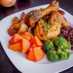 Coxa de Frango com Batatas Assadas