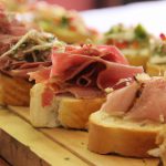 Brusqueta de tomate e manjericão