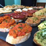 Brusqueta de tomate e manjericão