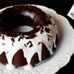 Bolo de Chocolate com Chantilly Simples