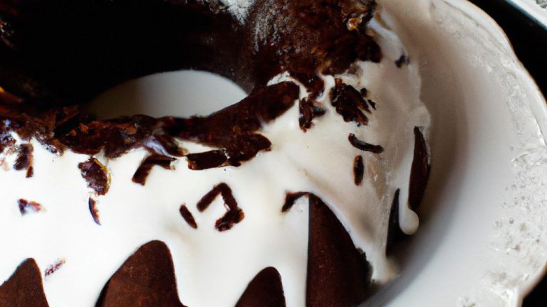 Bolo De Chocolate Com Chantilly Simples