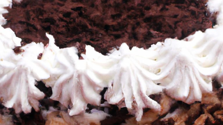 Bolo De Chocolate Com Cobertura De Chantilly