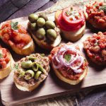 Bruschettas de tomate e manjericão