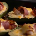 Abacate no Forno com Presunto e Queijo