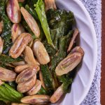 Receita de Acelga Salteada com Uva-Passa e Amêndoas