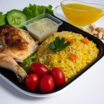 Arroz com Frango ao Forno e Salada