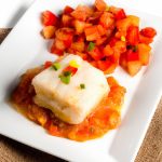 Bacalhau Desfiado com Batata e Molho de Tomate