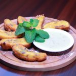 Banana Frita com Creme de Abacate