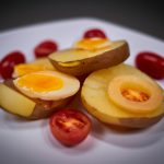 Batata Assada com Ovo e Tomate