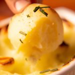 Receita de Batata Doce Gratinada com Molho de Manteiga e Alho