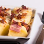 Batata Gratinada com Bacon e Molho Branco