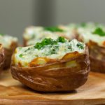 Batata Recheada Com Queijo E Espinafre