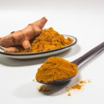 Frango com Cúrcuma e Vegetais Assados