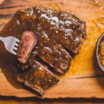 Bife ao Molho de Mostarda Simples