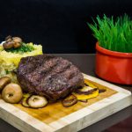 Bife com Molho de Cogumelos