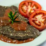 Bife com Molho de Tomate