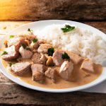 Bisteca de Porco Guisado com Leite de Coco