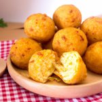 Bolinho Crocante de Milho com Queijo