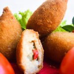 Bolinho de Arroz Recheado com Carne Moída