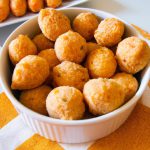 Bolinho de Frango com Queijo