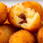 Bolinho de Mandioca Recheado e Assado