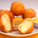 Bolinho de Milho Frito com Queijo