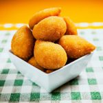 Bolinho Frito de Banana Verde e Queijo