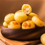 Bolinhos de Batata Recheados com Queijo