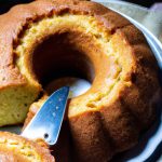 Bolo de Amendoim com Doce de Leite