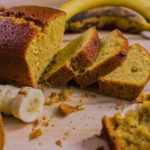 Bolo de banana com aveia e mel