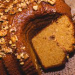 Bolo de Caramelo Recheado com Nozes