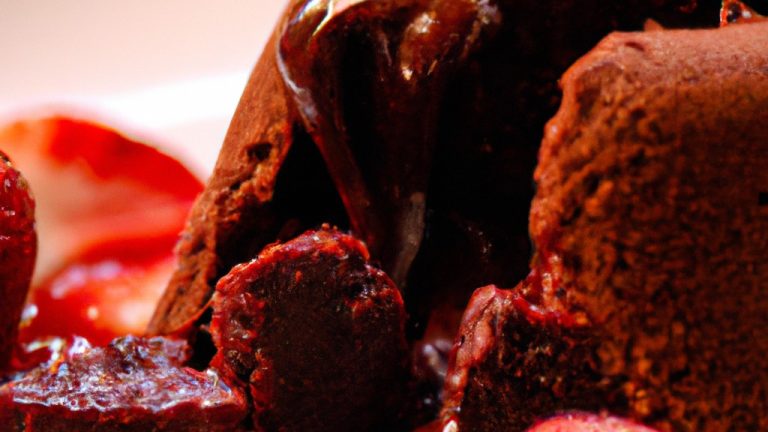 Receita De Bolo De Chocolate Com Calda De Morango