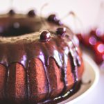Bolo de Chocolate com Cereja