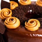 Bolo de Chocolate com Mousse de Maracujá