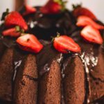 Bolo de Chocolate com Recheio de Morango