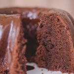 Bolo de Chocolate Recheado Simples