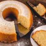 Bolo de mandioca cru ralada