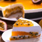 Bolo de Maracujá com Cobertura de Maracujá