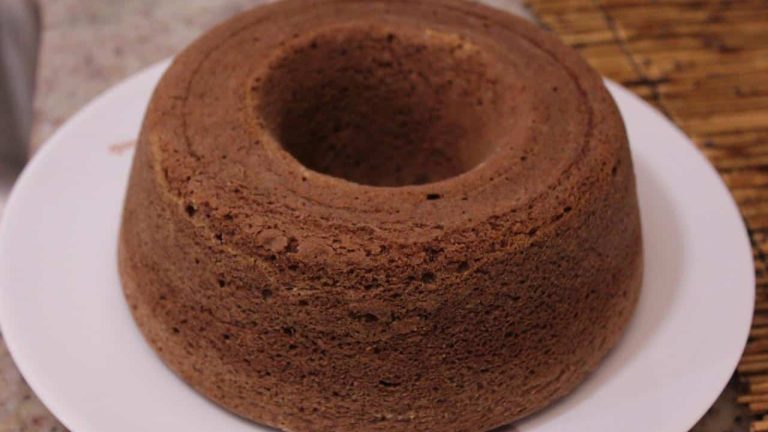 18 receitas de bolos fáceis para adoçar seus lanchinhos e complementar as festividades!
